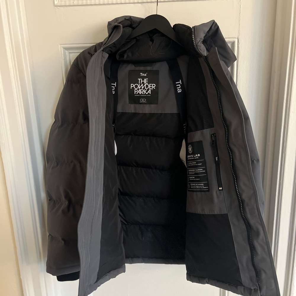 Aritzia Grey TNA Puffer. - Picture 5 of 9
